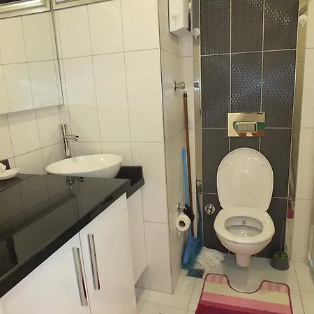 Crown City Appartement *