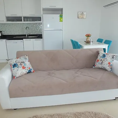 Crown City Appartement *