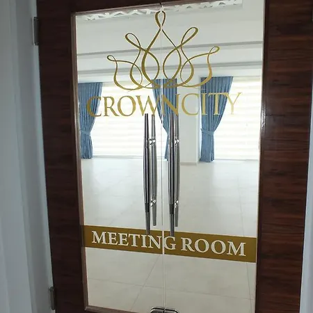 Crown City Appartement *